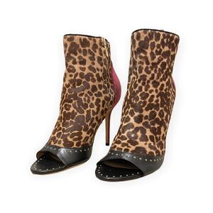 SALVATORE FERRAGAMO Calf Hair Animal Print Ankle Booties |Size: 9|